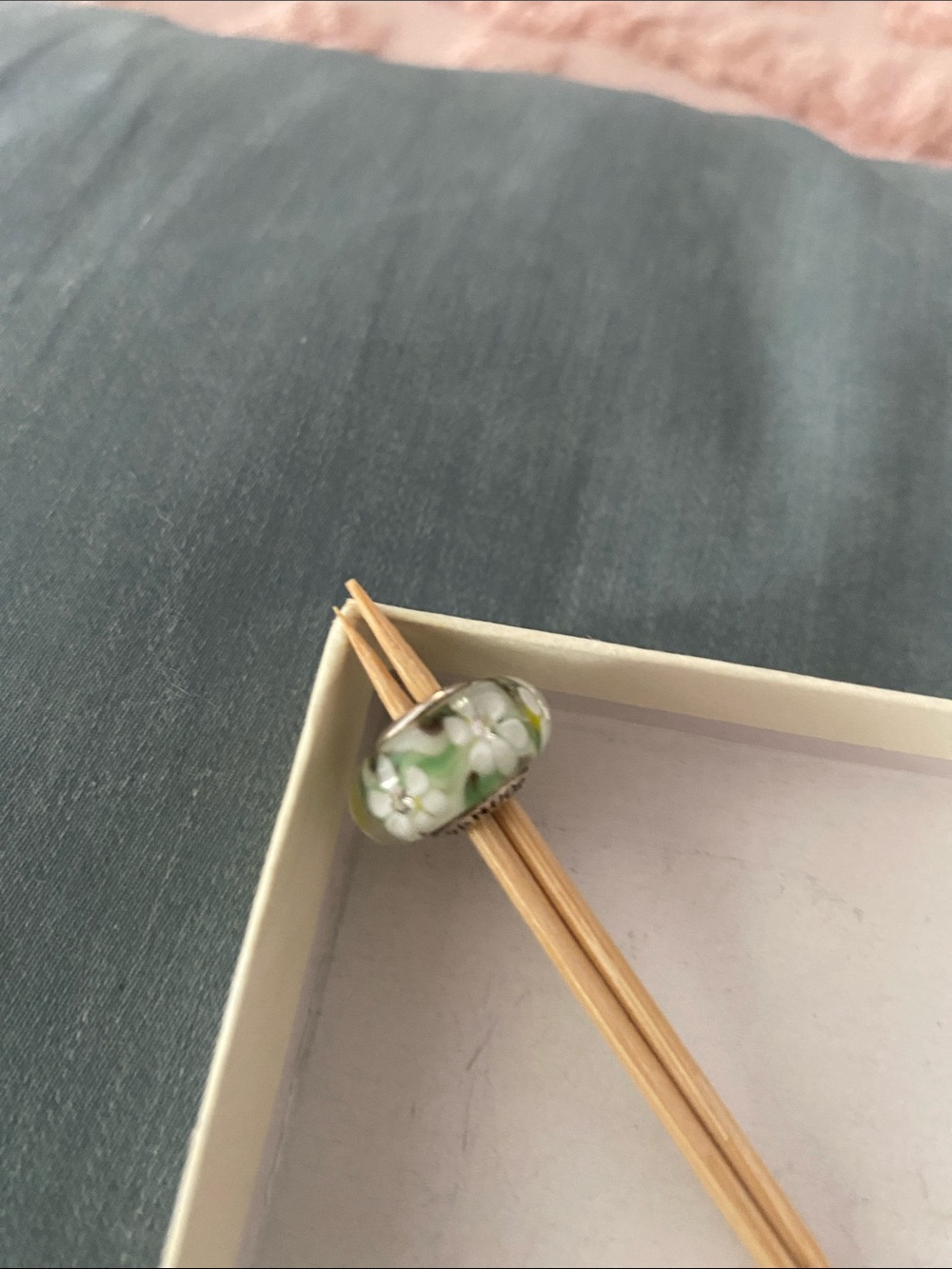 Pandora Gray Murano Glass Daisy Charm - Picture 4 of 4